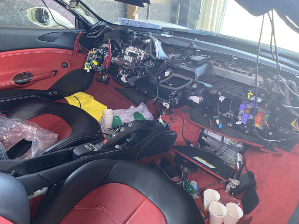 フェラーリ488GTB・ダッシュボード・アルカンターラ内装張替え・カーボン調プロテクションフィルム施工!!!