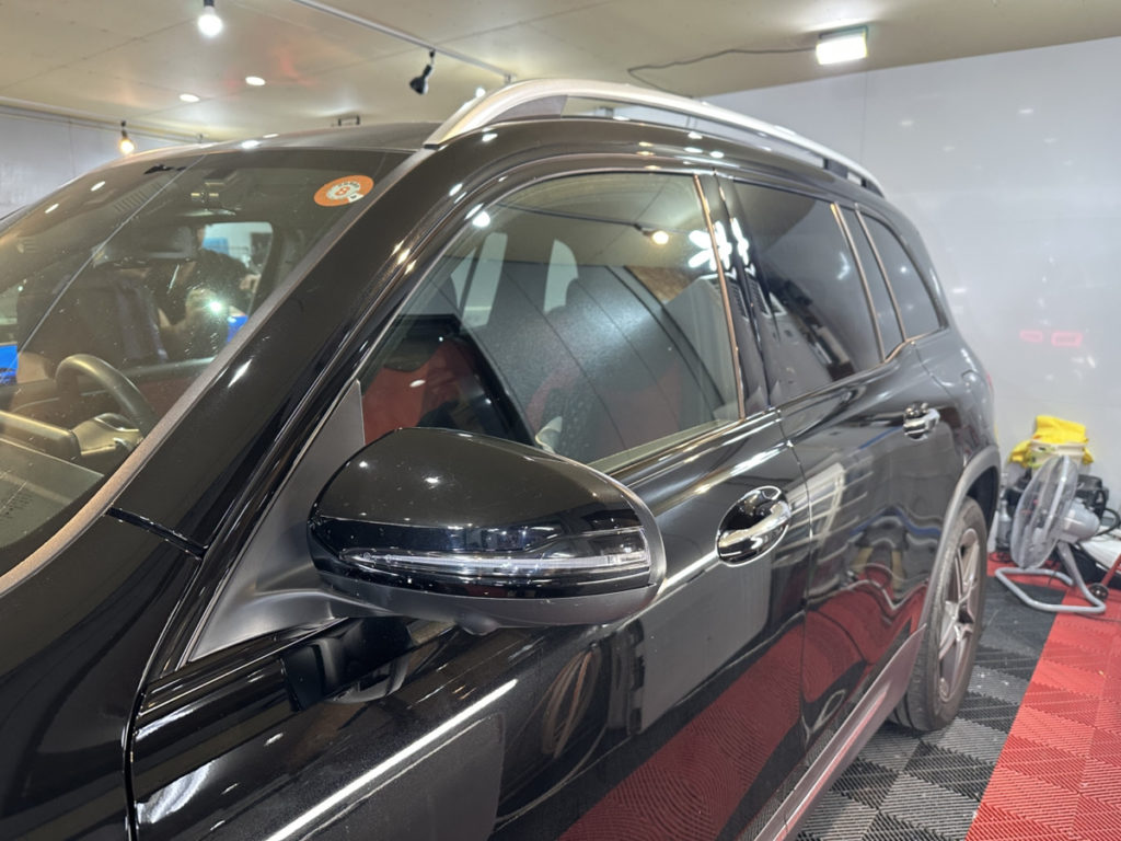 ベンツ・GLB・セラミックプロイオン2レイヤ-トップコート施工!!!窓枠カーラッピング!!!