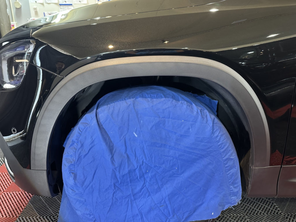 ベンツ・GLB・セラミックプロイオン2レイヤ-トップコート施工!!!窓枠カーラッピング!!!