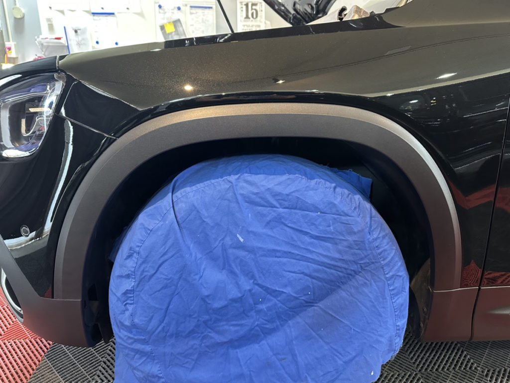 ベンツ・GLB・セラミックプロイオン2レイヤ-トップコート施工!!!窓枠カーラッピング!!!