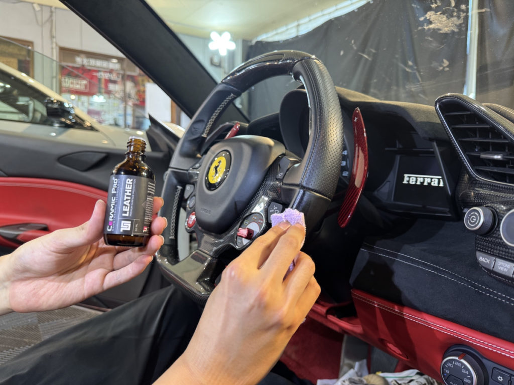 フェラーリ488GTB・ダッシュボード・アルカンターラ内装張替え・カーボン調プロテクションフィルム施工!!!