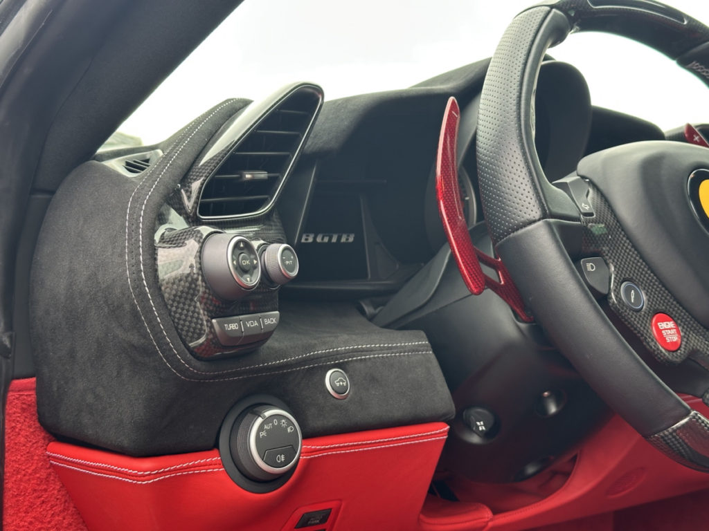 フェラーリ488GTB・ダッシュボード・アルカンターラ内装張替え・カーボン調プロテクションフィルム施工!!!