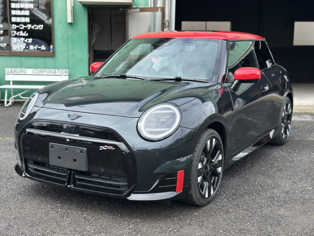 ミニクーパー・ルーフカーラッピング施工!!!