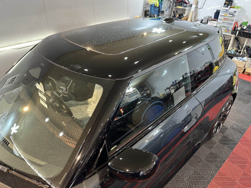 ミニクーパー・ルーフカーラッピング施工!!!