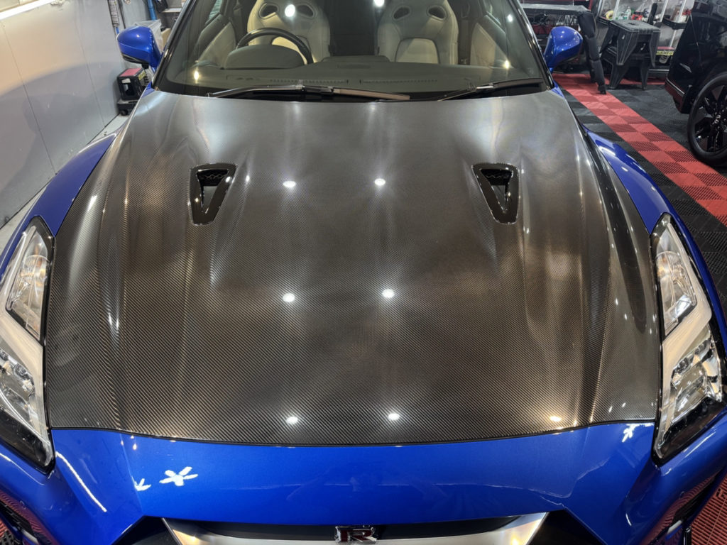 ニッサン・GT-R・ルーフ、ボンネットカーボン調プロテクションフィルム施工！！！