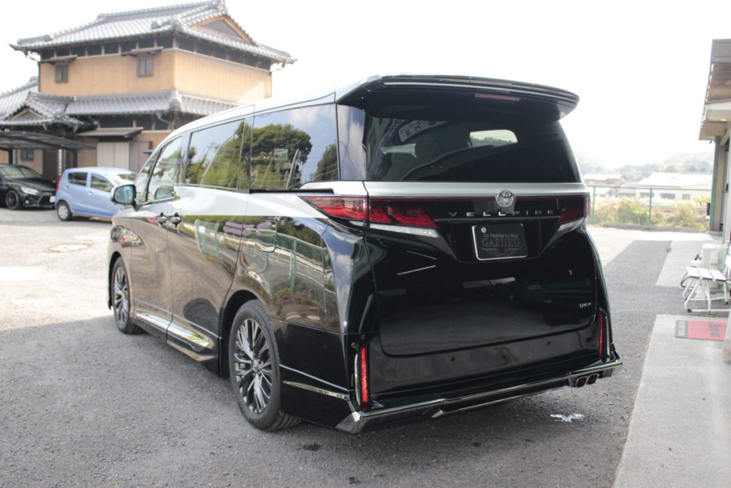 トヨタ・ヴェルファイア・デザイン・カーラッピング施工！！！