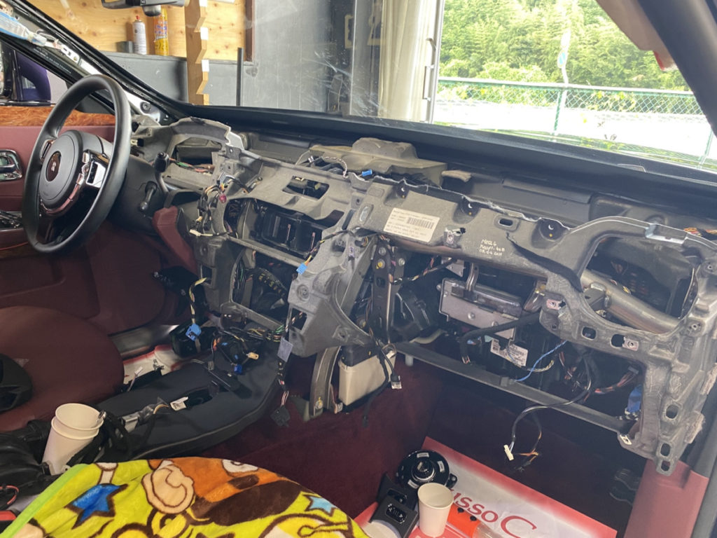 ロールスロイス・ゴースト・ダッシュボード内装張替え！！！