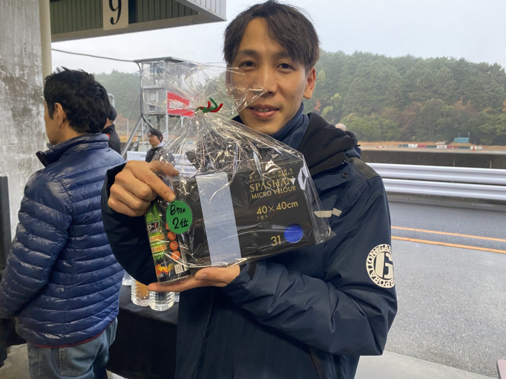 ミニ・クラブマン・セラミックプロイオン2レイヤ－トップコート施工・グリルラッピング施工！！！