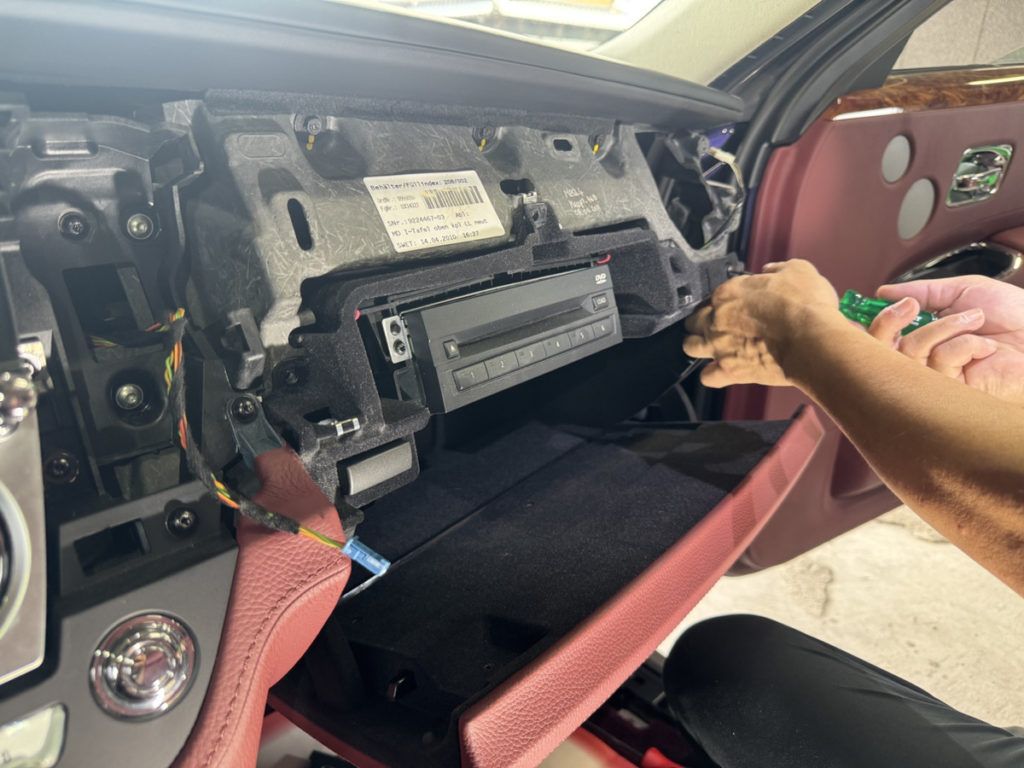 ロールスロイス・ゴースト・ダッシュボード内装張替え！！！