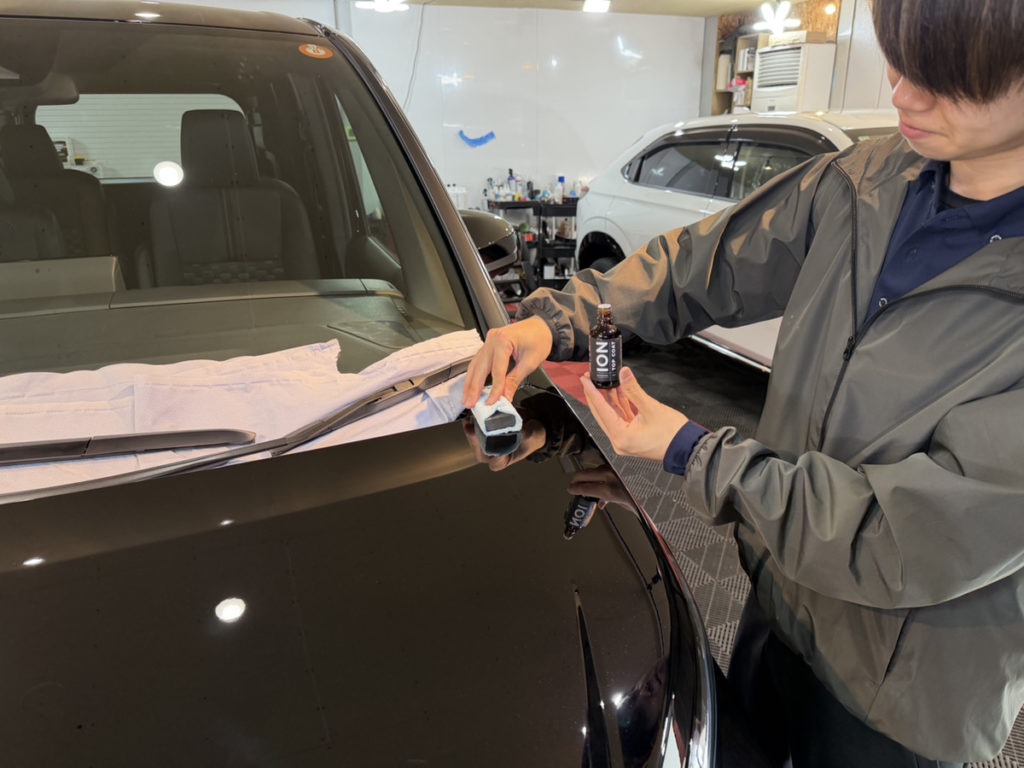 トヨタ・ヴォクシー・セラミックプロION２レイヤ－トップコート施工・ヘッドライト・プロテクションフィルム施工！！！