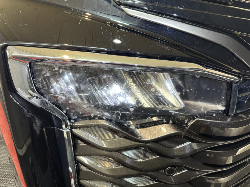 トヨタ・ヴォクシー・セラミックプロION２レイヤ－トップコート施工・ヘッドライト・プロテクションフィルム施工！！！