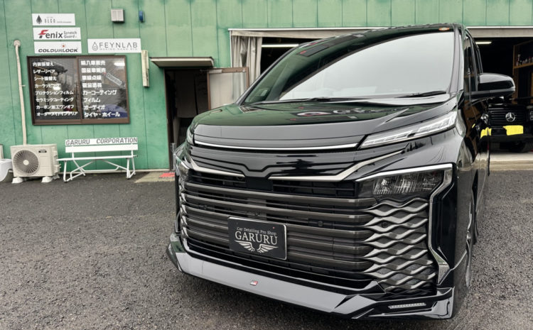 トヨタ・ヴォクシー・セラミックプロION２レイヤ－トップコート施工・ヘッドライト・プロテクションフィルム施工！！！