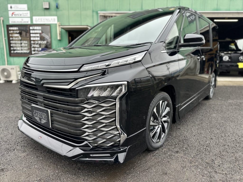 トヨタ・ヴォクシー・セラミックプロION２レイヤ－トップコート施工・ヘッドライト・プロテクションフィルム施工！！！