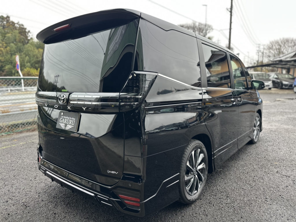 トヨタ・ヴォクシー・セラミックプロION２レイヤ－トップコート施工・ヘッドライト・プロテクションフィルム施工！！！