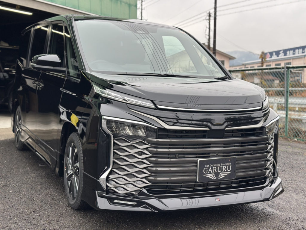 トヨタ・ヴォクシー・セラミックプロION２レイヤ－トップコート施工・ヘッドライト・プロテクションフィルム施工！！！