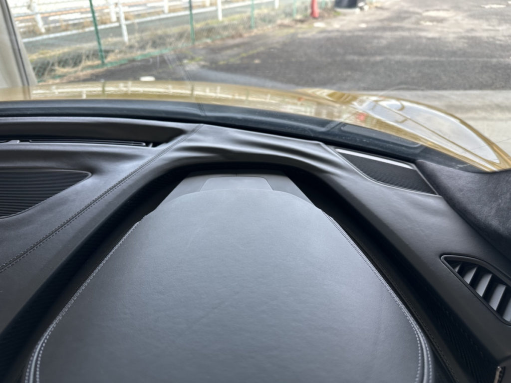 アウディ・R8・ダッシュボード内装張替え！！！