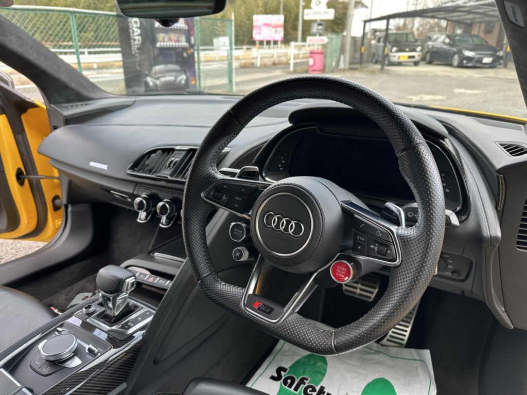 アウディ・R8・ダッシュボード内装張替え！！！