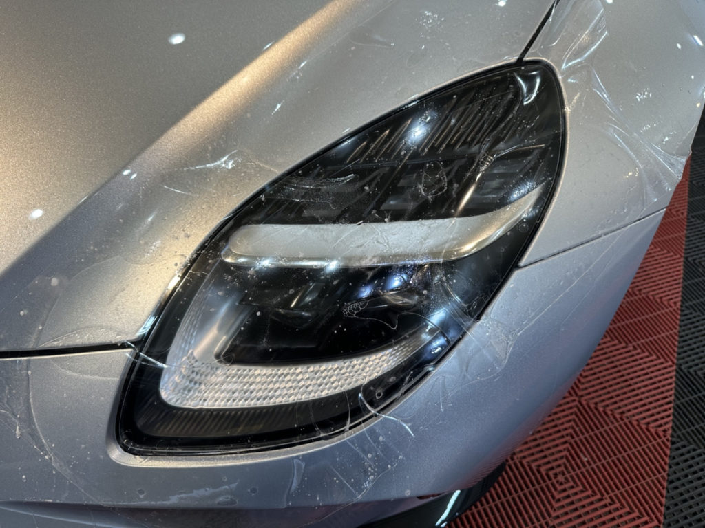 アストンマーチン・ヴァンテージ・フロントフル・カーボンスポイラー・プロテクションフィルム施工!!!