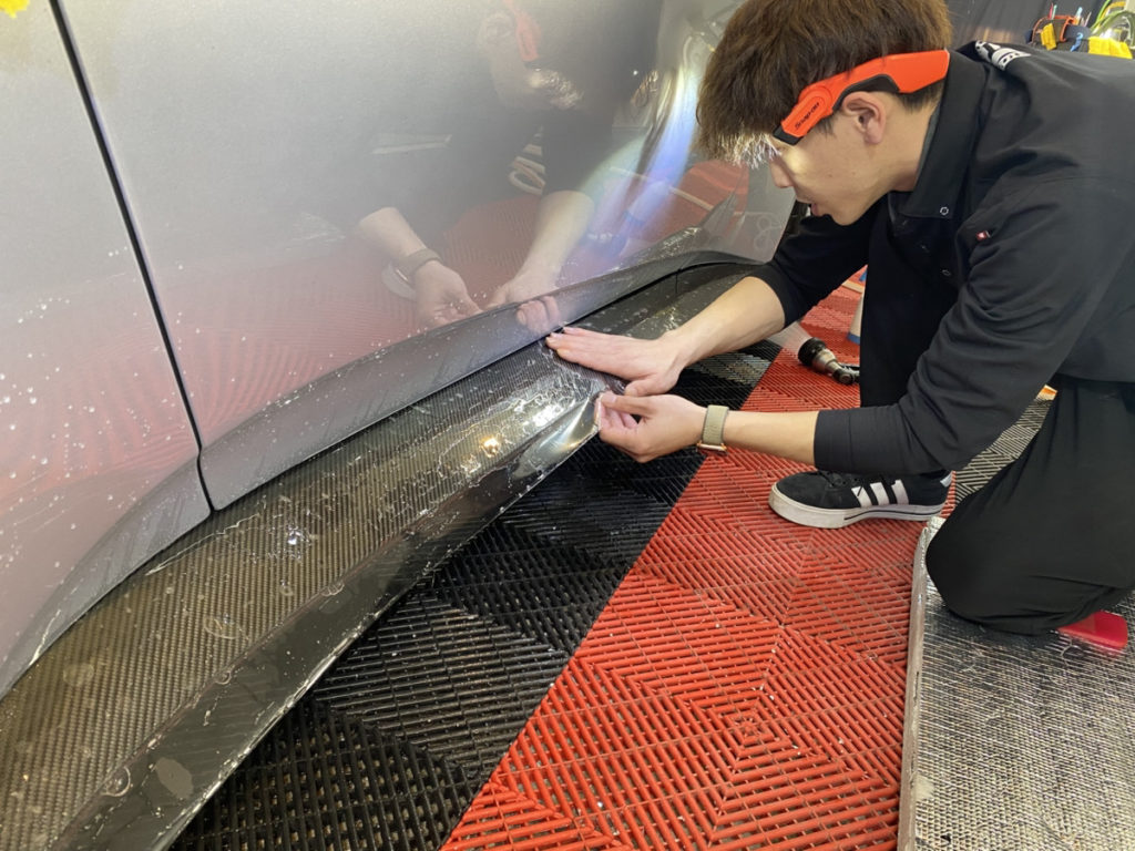 アストンマーチン・ヴァンテージ・フロントフル・カーボンスポイラー・プロテクションフィルム施工!!!